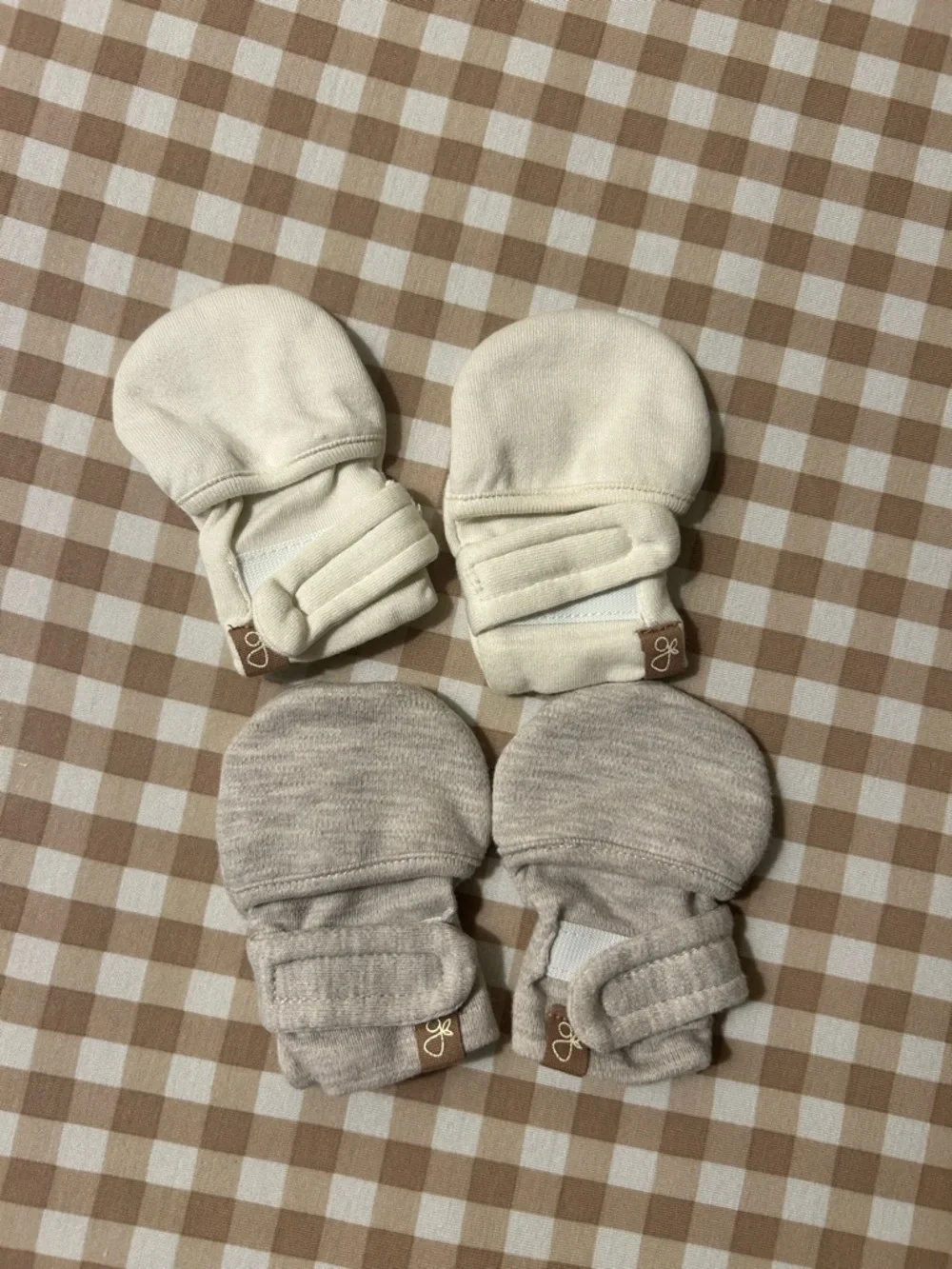 Goumi baby mittens